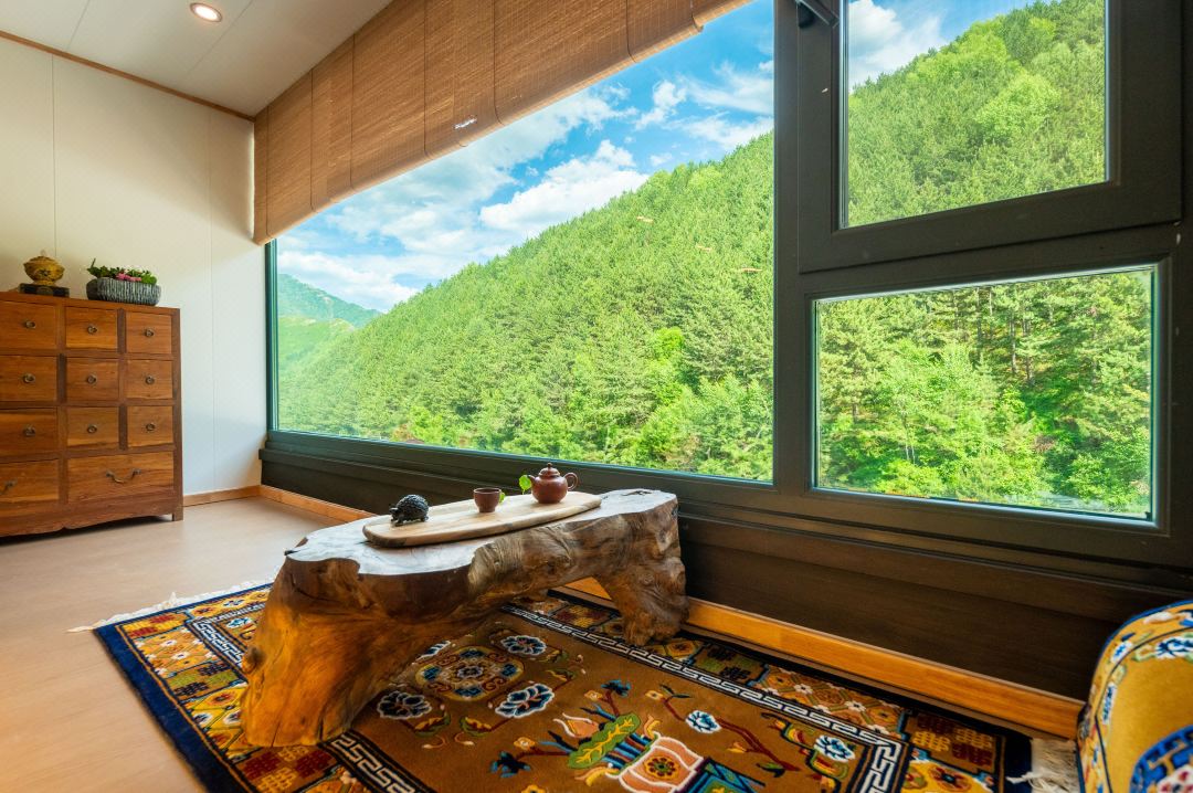 Accommodation in the Lotus and Dew's House