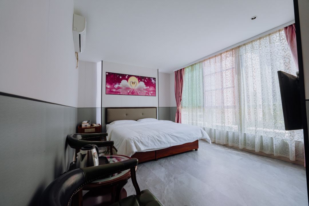 Lisboa Business Hotel (Qingyuan City Plaza)