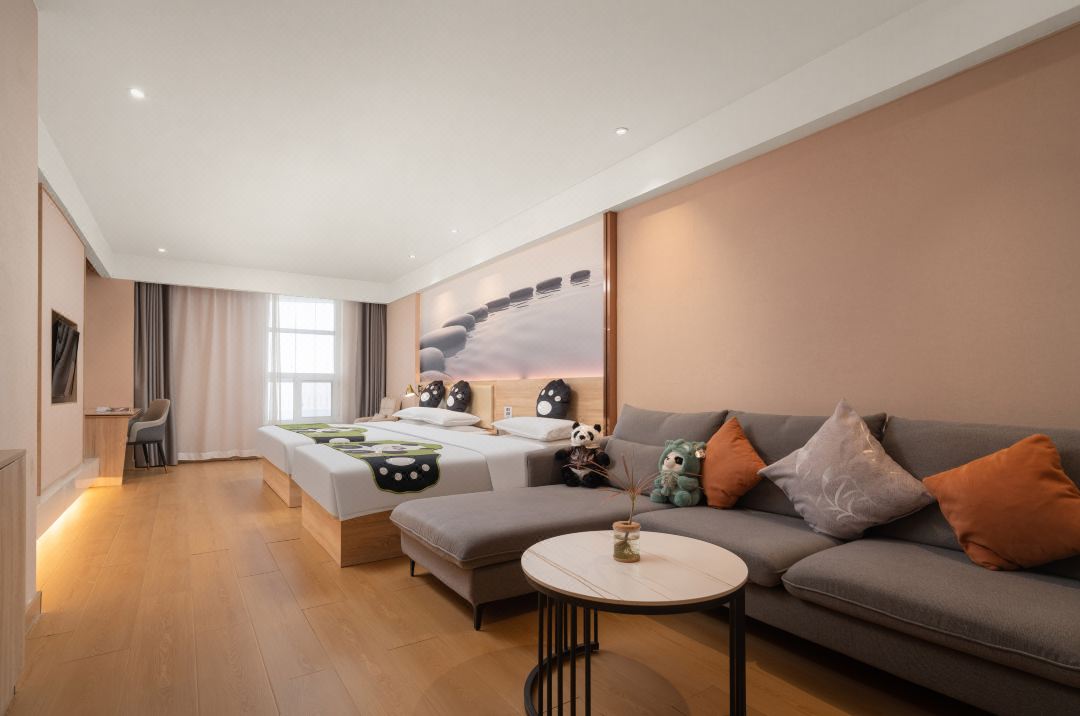 Chonpines  Hotel (Liaocheng New Oriental Plaza Five-star Department Store)