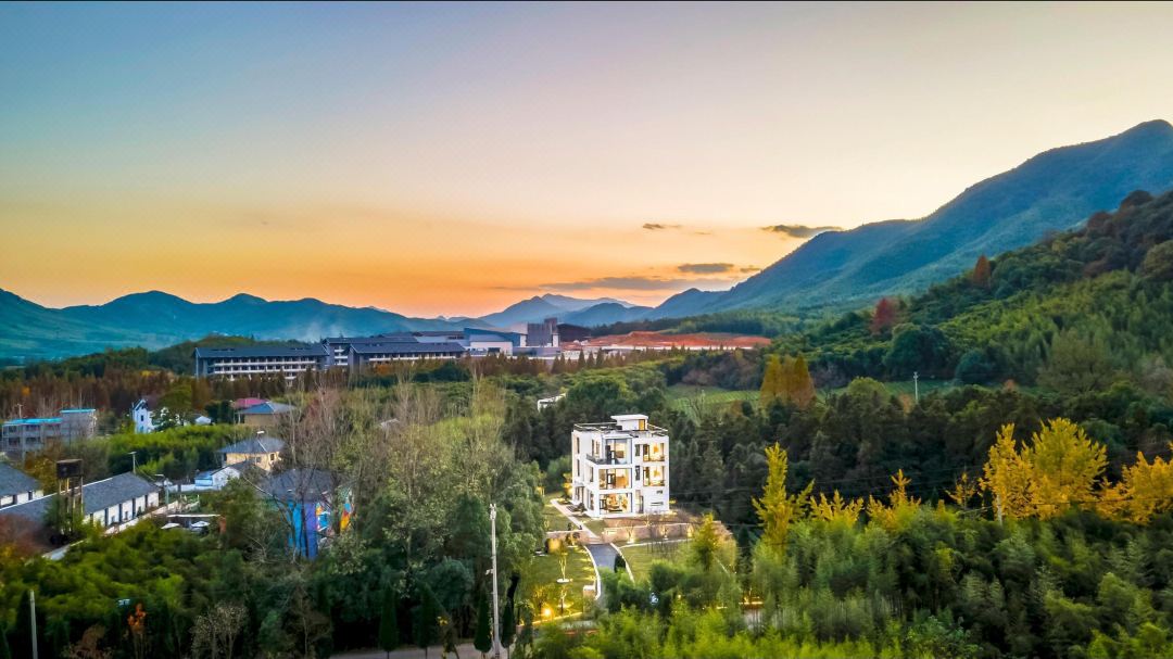 the Mountain the Sunrise Yang Boutique Home Stay Facility