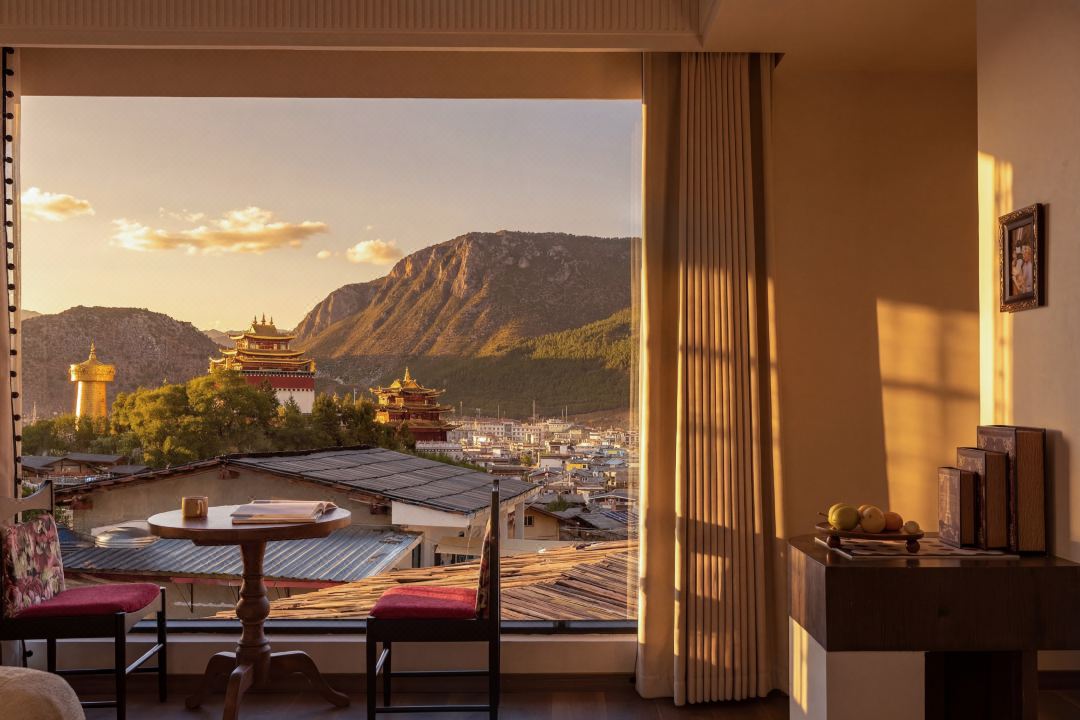 Shangri-La France Private Residence (Dukezong Ancient City Great Buddha Temple Prayer Wheel)