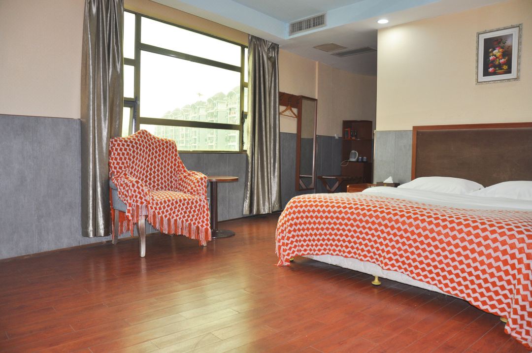Jude Hotel (Guangzhou Xiaoping Subway Station)