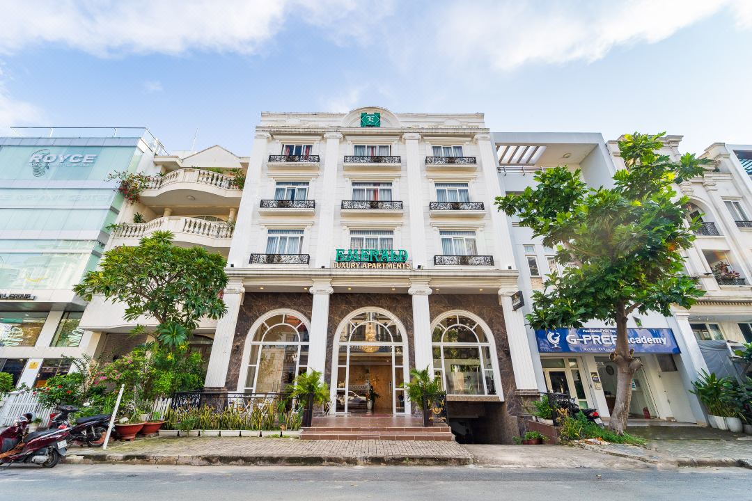 Collection O Emerald Luxury Hotel & Apartment