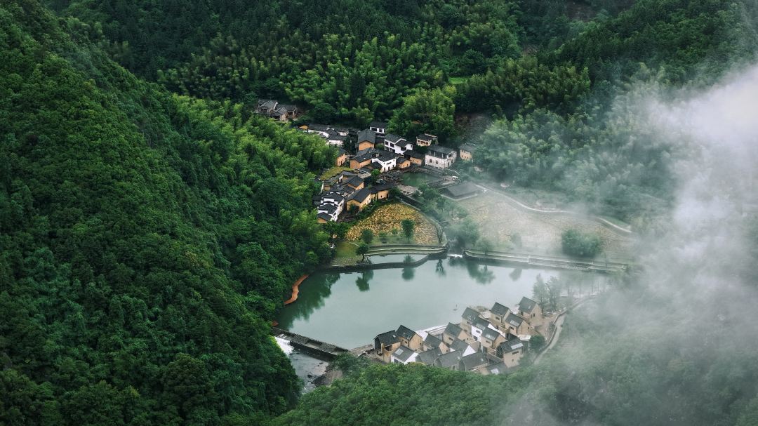 HUANG SHAN.YI XIAN ZI ZAI GU JIU DIAN