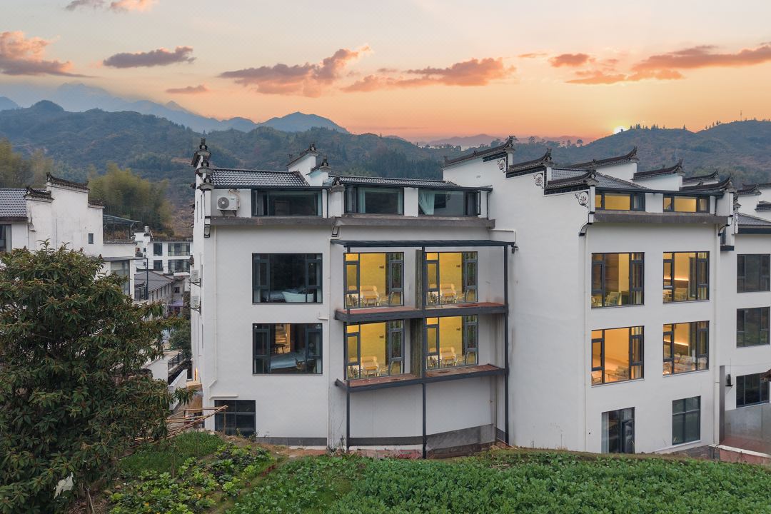 Wuyuan Mountain and Autumn Homestay (Huangling Scenic Area)