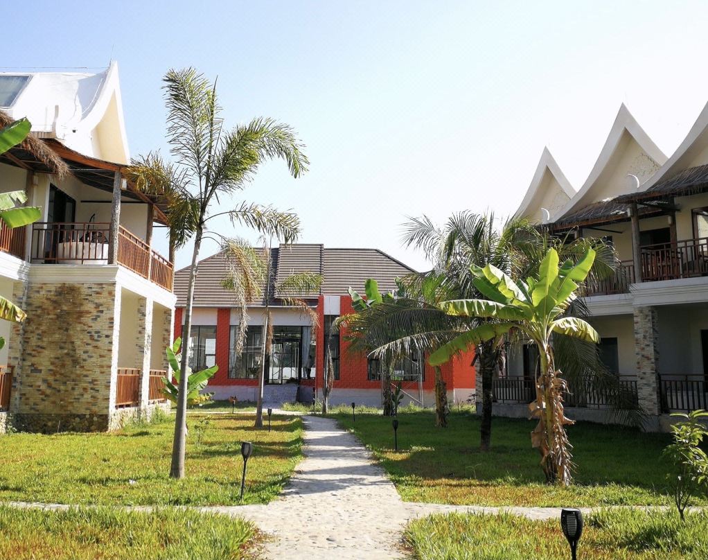 LARNG YAY  Riverview Resort Hotel