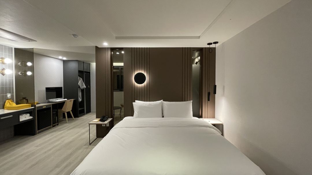 BUTTON HOTEL 梁山體育綜合體