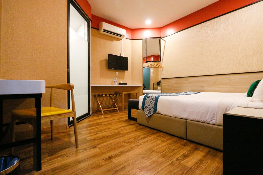 Swing & Pillows @ Golden Roof Hotel Seri Iskandar, Ipoh