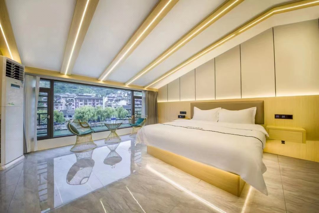 Linjianglou River View Boutique Hotel (Zhusheng Bridge Branch, Zhenyuan Ancient Town)