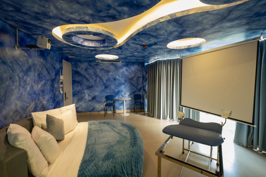 Love In The Atlantis Hotel