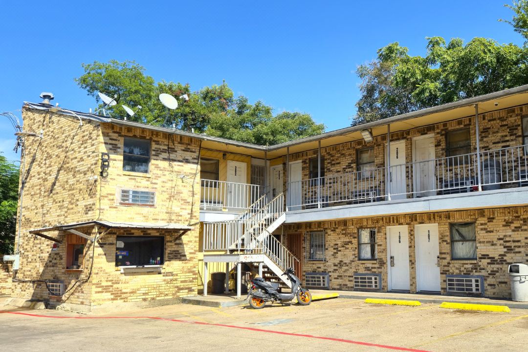Mi Amor Inn & Suites by Hotel O Dallas Tx Hwy 352