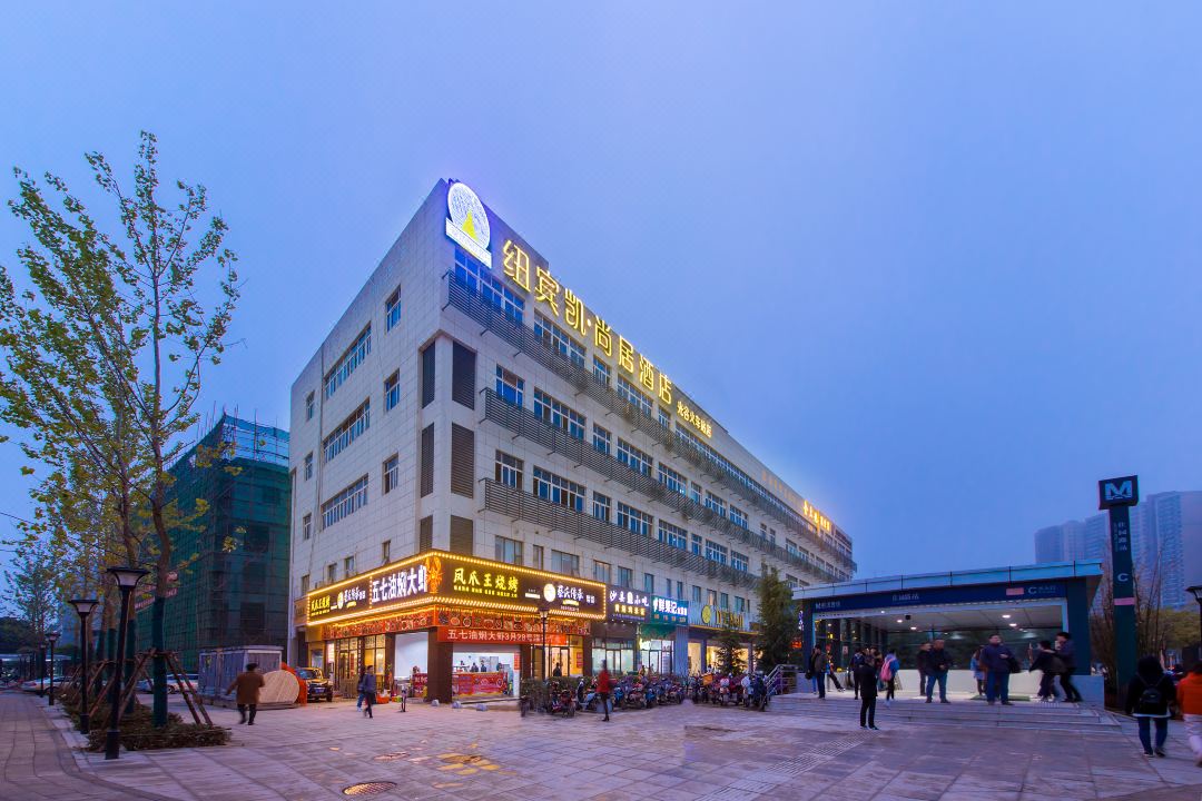 New Beacon Hotel (Wuhan Huazhong University of Science and Technology Jiayuan Road Subway Station)
