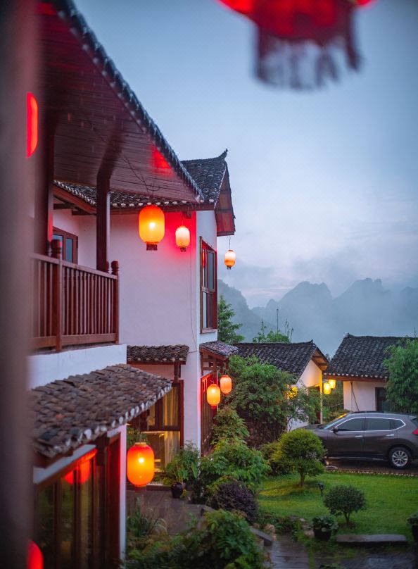 Zhangjiajie Ldyllic Pondside Timber Lodge