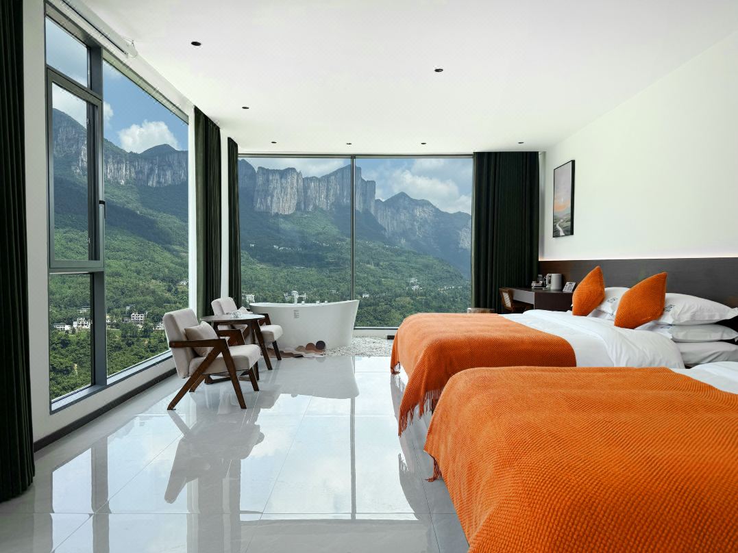 Above the Green Cliff Homestay (Canyon Visitor Center)
