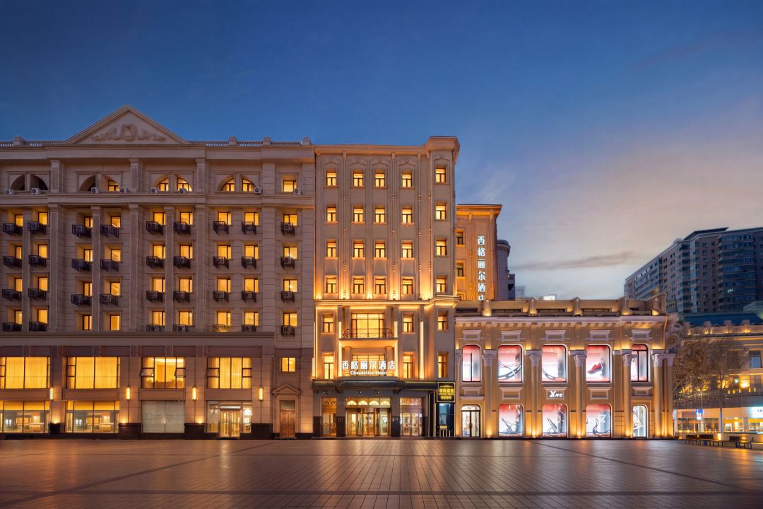 Chandelier Hotel