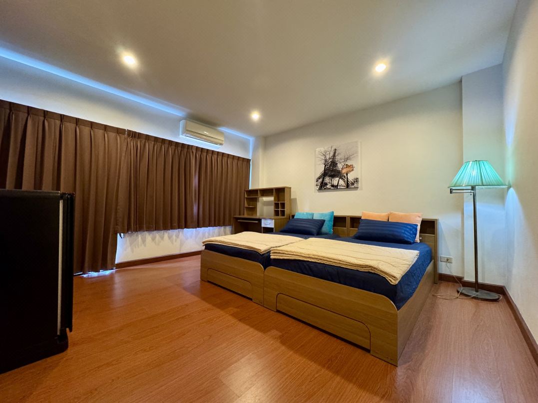 Ananas Phuket Central Hostel - Adults Only