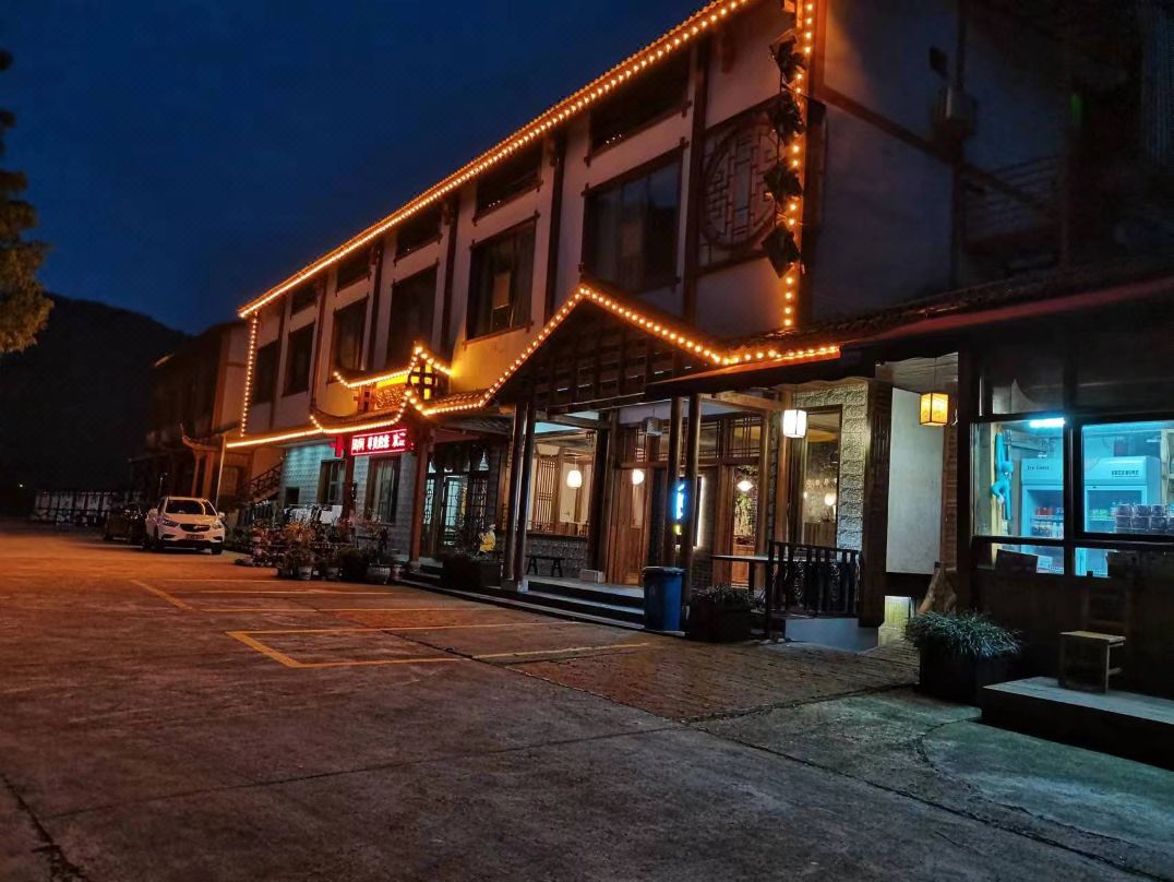 Zhangjiajie Hongxing Yaju Homestay (Huanglong Cave)
