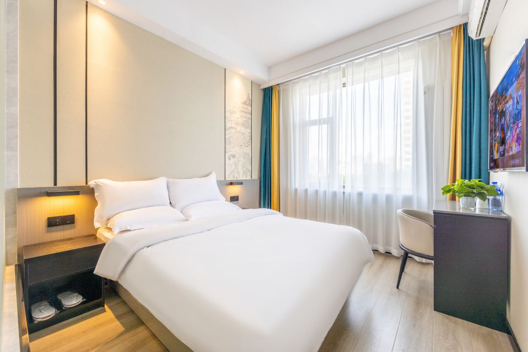 Yuelan Hotel (Lanzhou West Passenger Station Huanghe Tower)