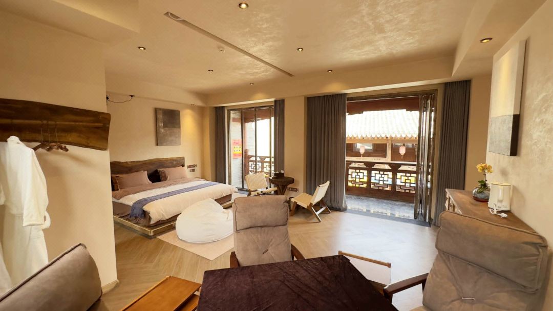 There are guest houses in Tianshui Ancient City