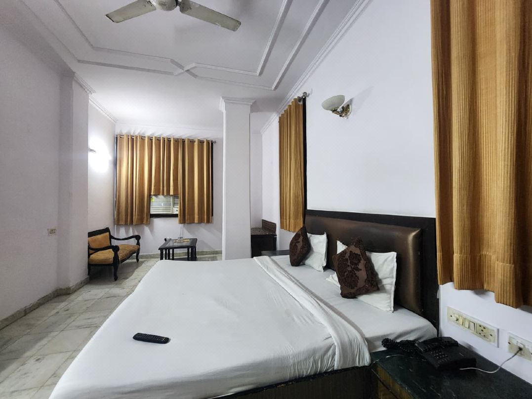 Hotel Grand Central Near Karolbagh metro