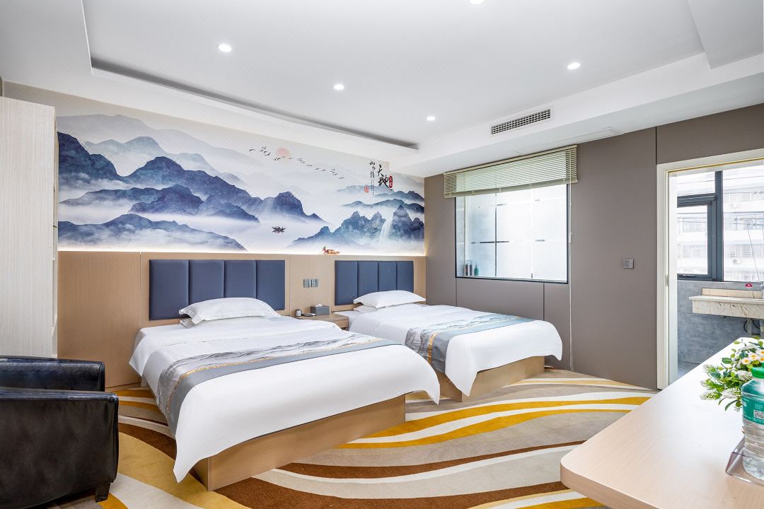 Xinmi Golden Triangle Business Hotel (Zhongqiang Light Year City Plaza)
