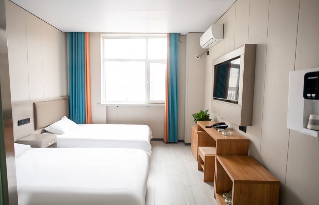 Yijia 365 Hotel (Hengshui Railway Station Plaza Central Street Store)