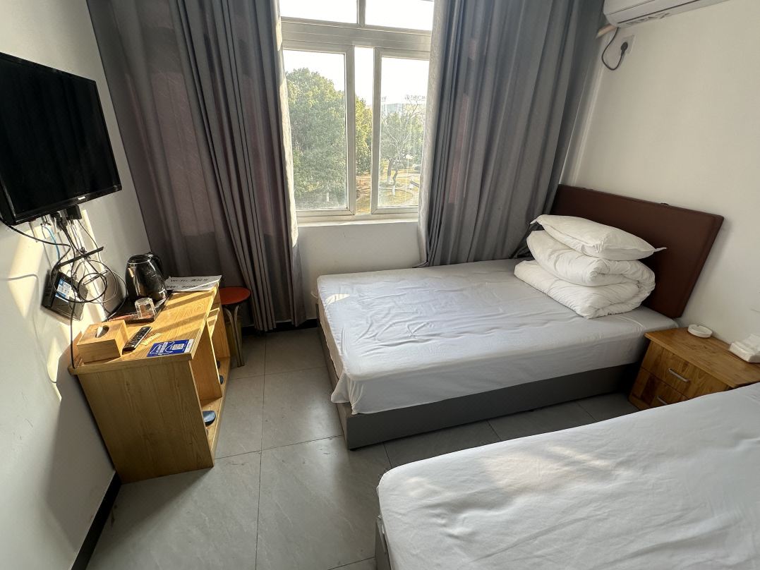 Jirui Business Hotel (Quzhou High-speed Railway Station)