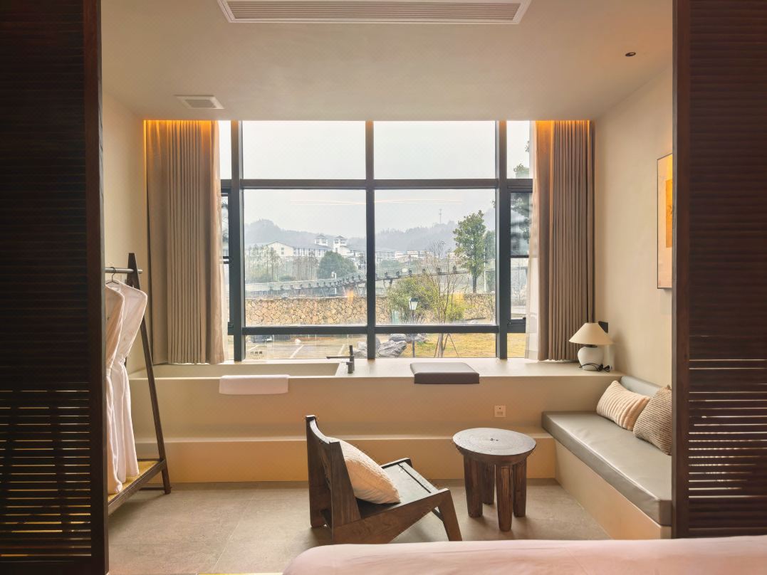 Yashi · Jiujian Hot Springs Resort Hotel (Gujing Spring Street)