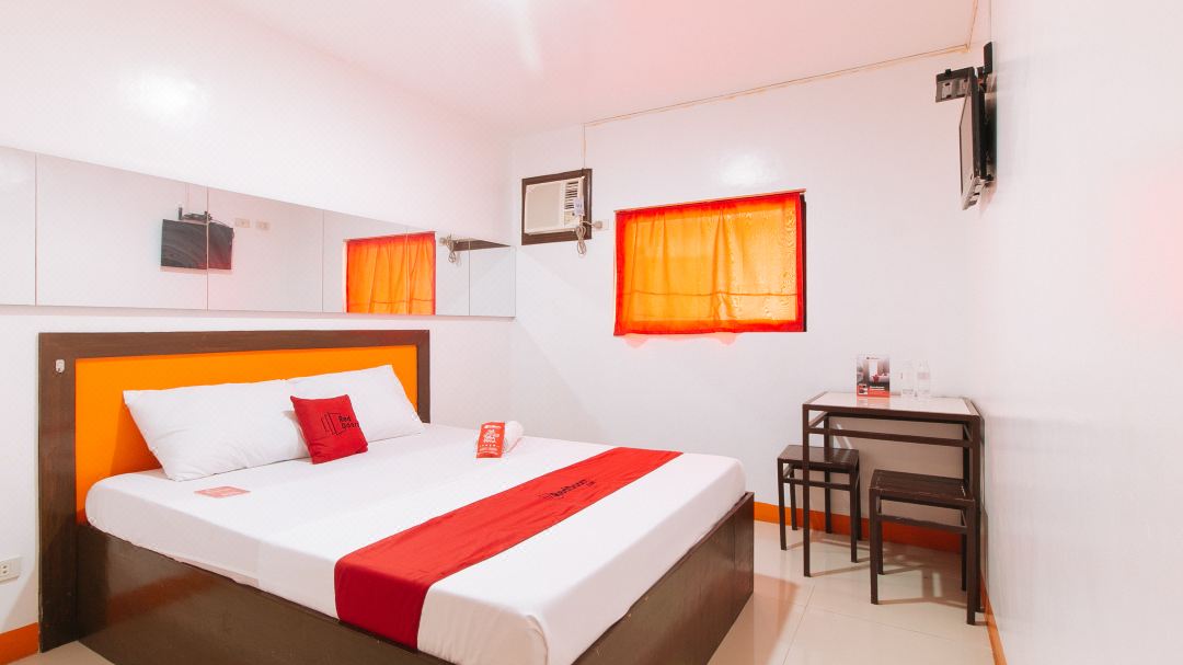 RedDoorz @ El Runway Hotel Bulacan