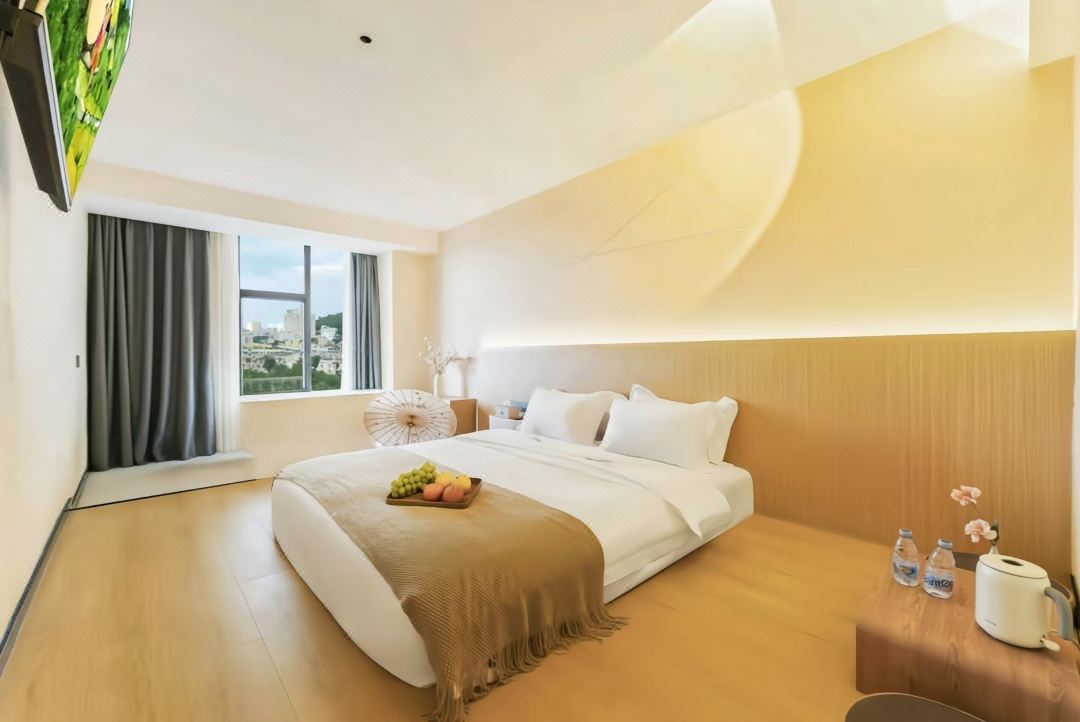 M Miyue Design Hotel (Huaxi Park Subway Station)