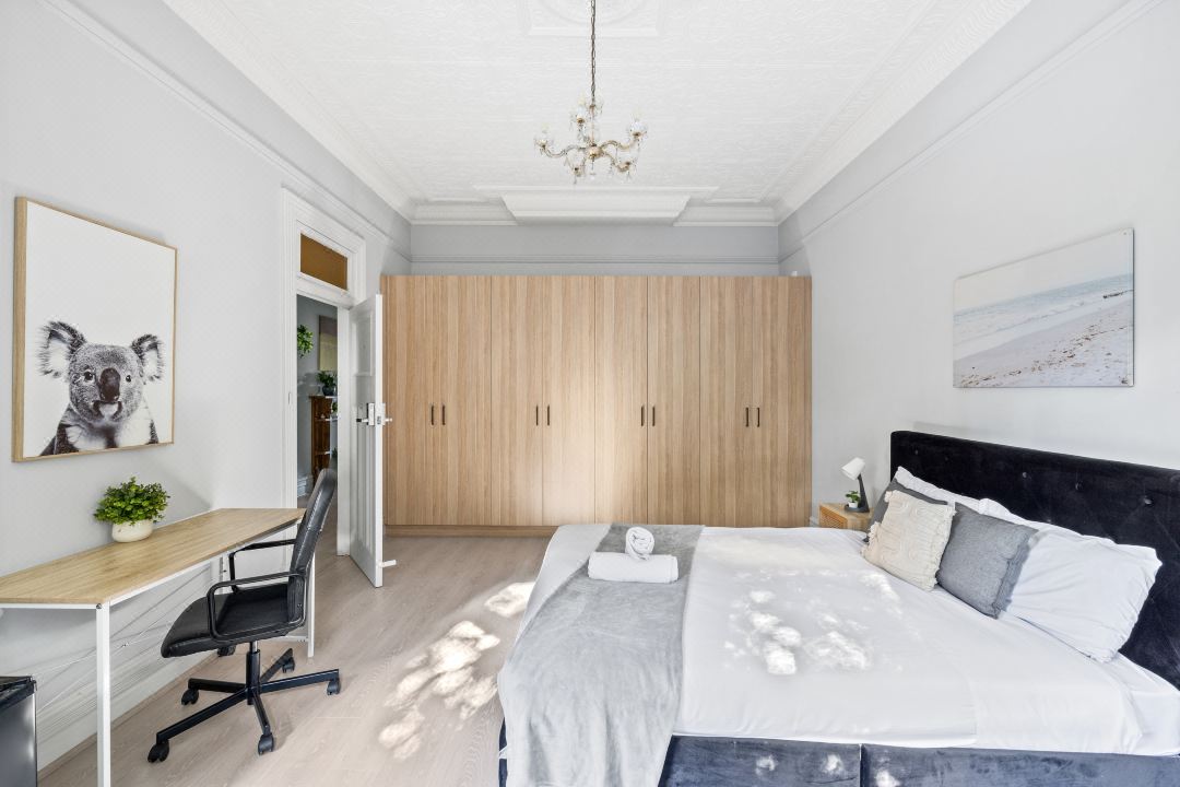 Smart Stay in Lindfield – Near Transport & Shops