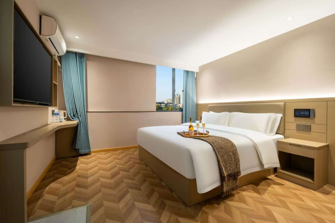 Antu Hotel (Wuhan Jianghan Road Pedestrian Street)