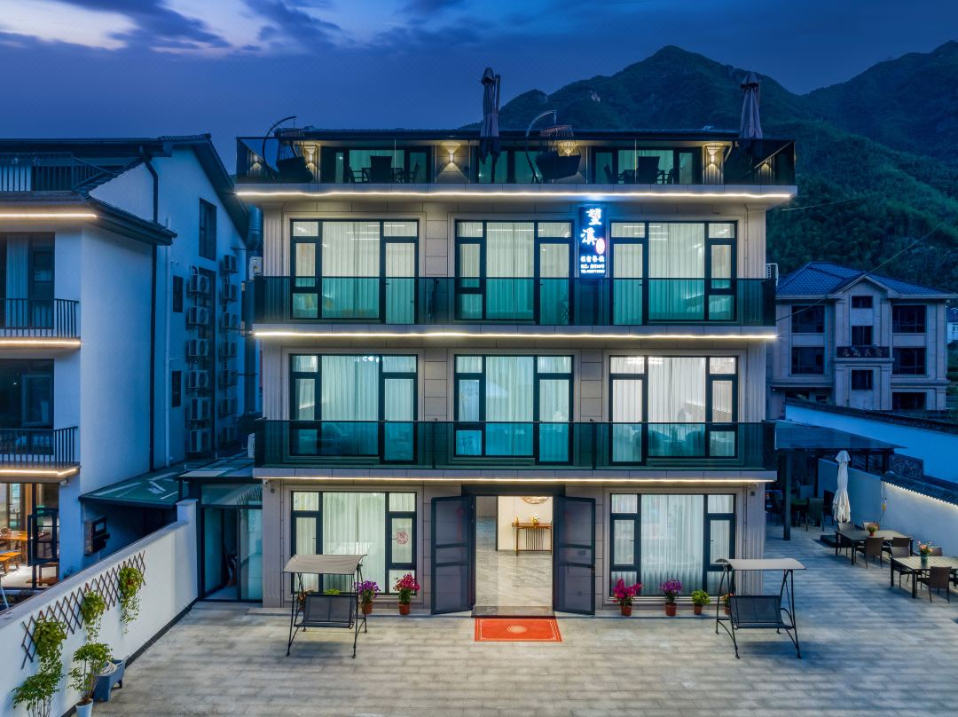 Anji Wangxi Aerobic Green Forest Mountain View Holiday Homestay (Yunshang Grassland Branch)