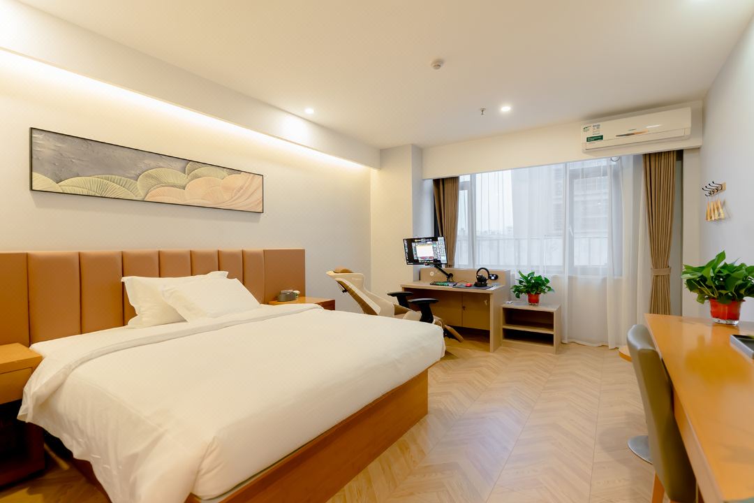 Dolphin E-Sports Hotel