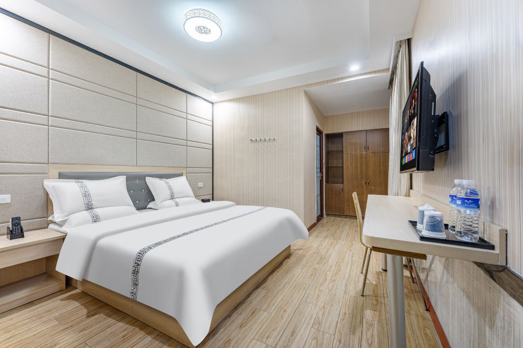 Guangzhou Yuepin Fashion Hotel (Huangcun Subway Station Store)