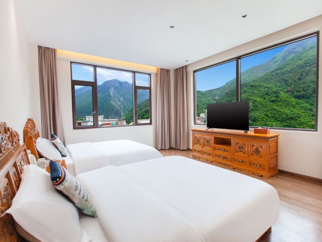 Kangding Qingya She Homestay