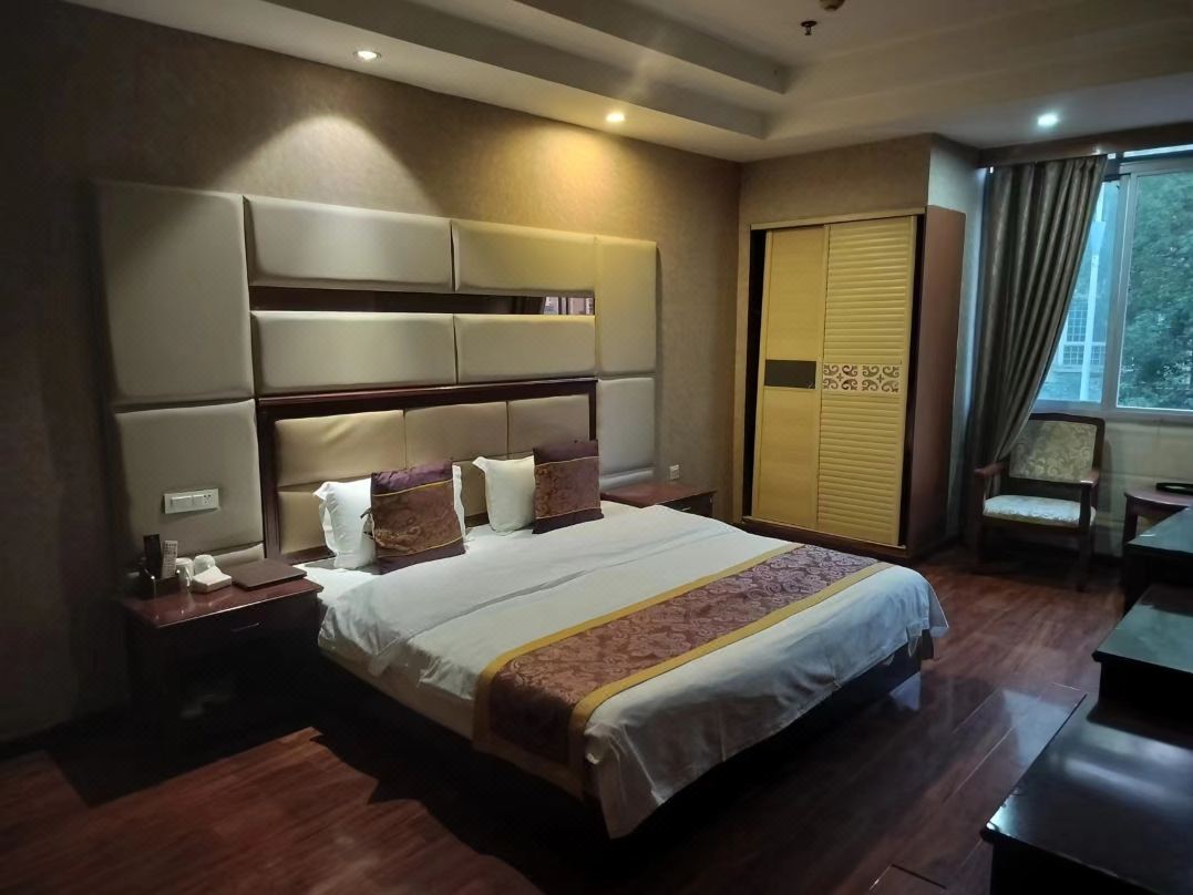Miyi Xulong Business Hotel