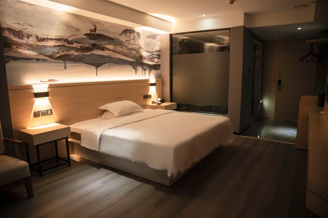 Beiliu Premier Concept Riverview Hotel (Mingzhu Bridge)