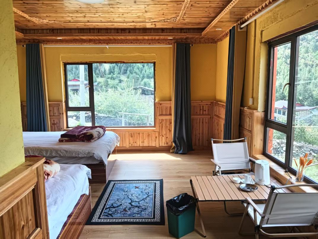Moon Lake Jiulin Jingshe B&B