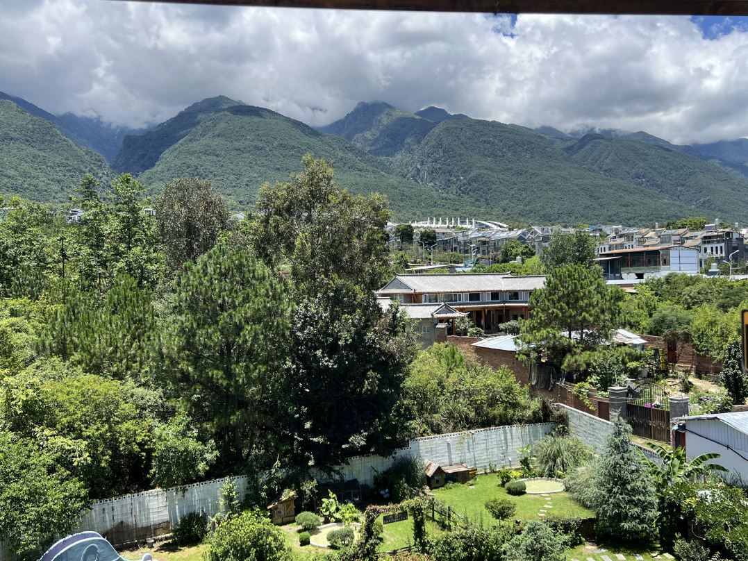 Dali Panshan Muyue Light Luxury Tipsy B&B (Cang'er Avenue Branch)