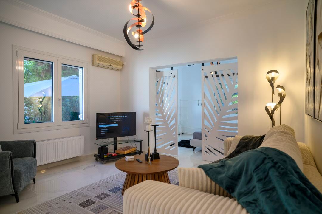 Seclusion, Privacy and 2 bedroom Luxury in Glyfada