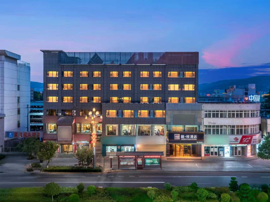 James Joyce Coffetel Hotel (Tianshui South Railway Station Shengda Plaza)