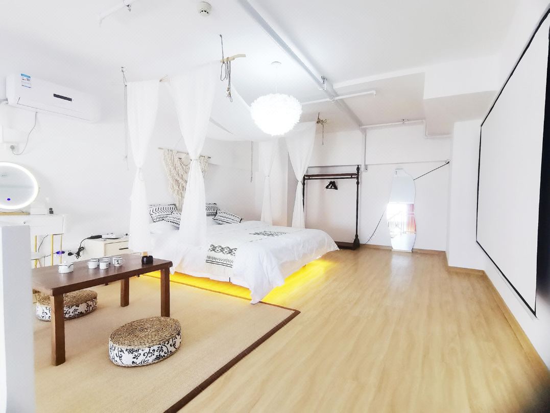 Urban Loft Light Luxury Beauty (Shouxi Park Jiuhua Plaza Store)