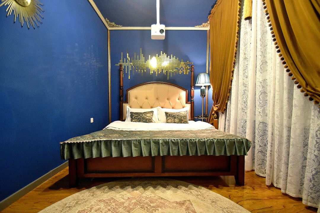 Heshi Theme Hotel (Harbin Gongnong Street 14 Middle School Shop)