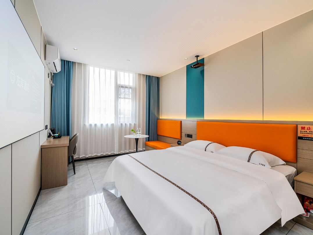 Left Bank Hotel (Hankou City Square Xingye Road Subway Station)