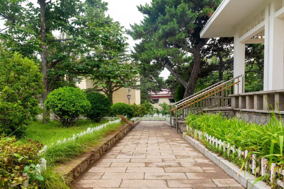 Leyunxing Garden Hotel (Beidaihe Liuzhuang Night Market Street)