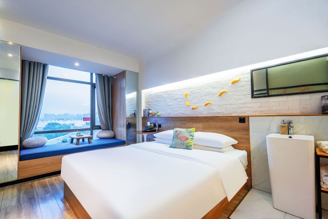 Qiyue Hotel (Nanyang Fuyuyang Bridge)