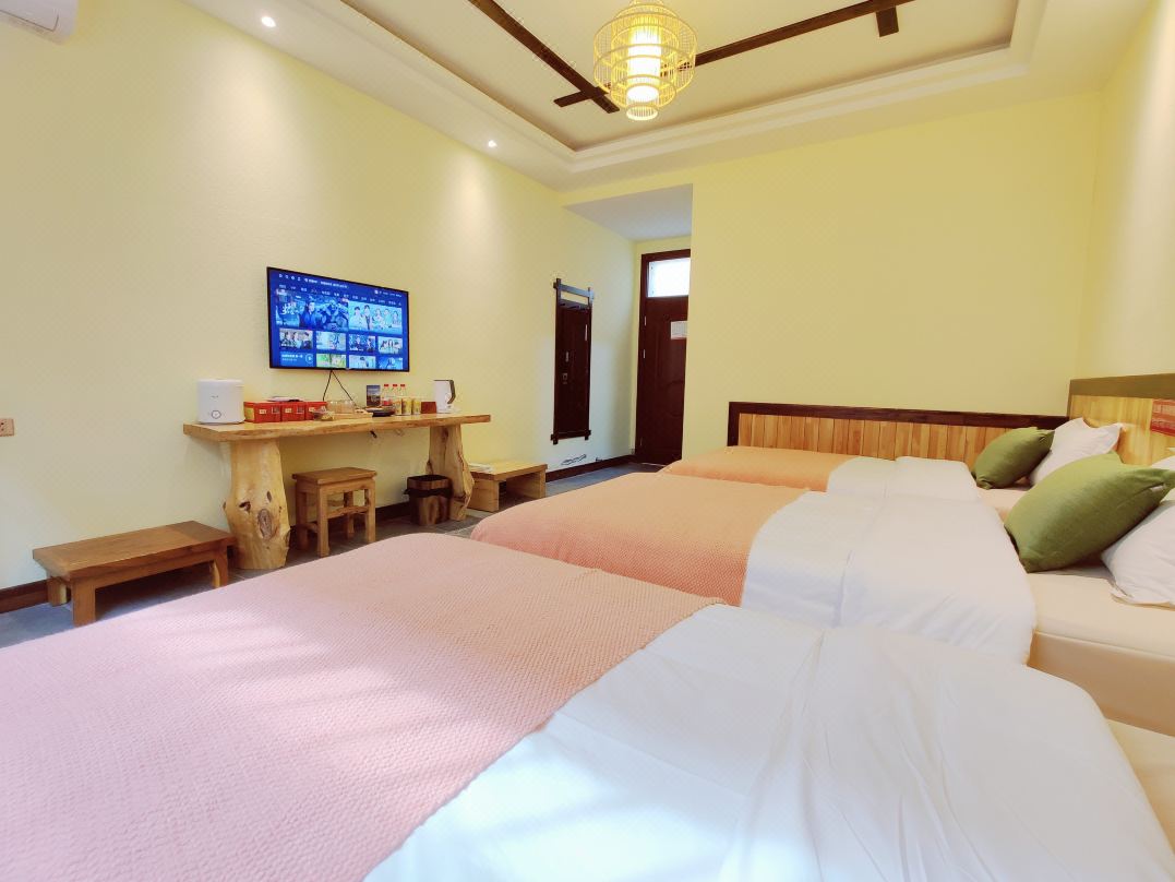Dunhuang Silk Road Impression Boutique Inn (Mingsha Mountain Crescent Spring Store)