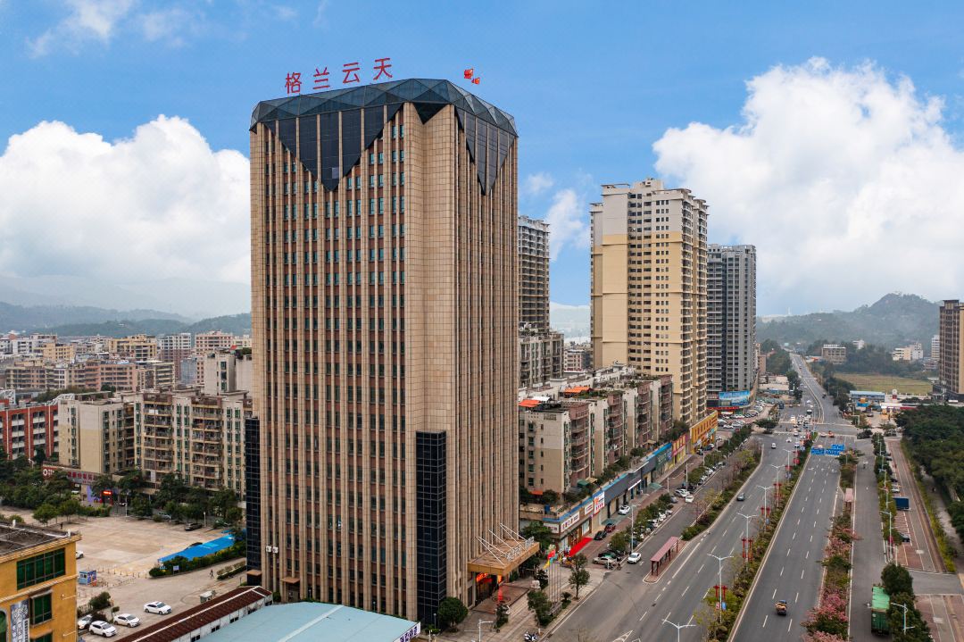 Longchuan Glen Yuntian Yue Hotel