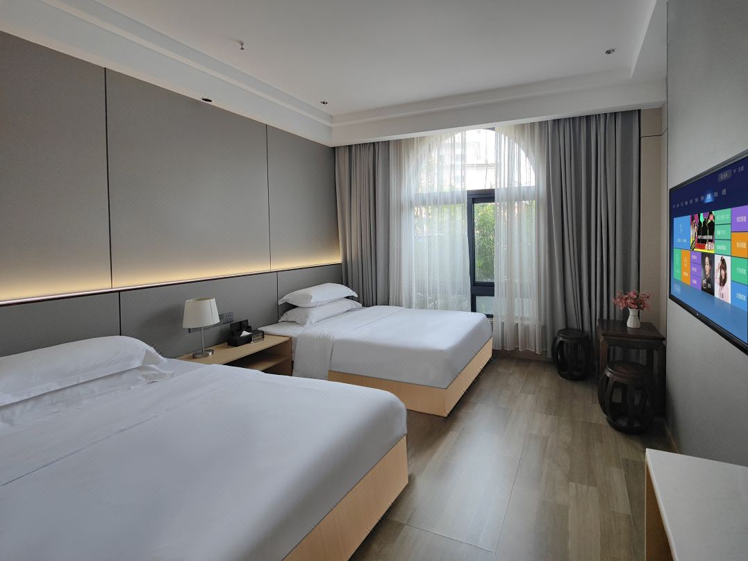 Very Huating Hotel